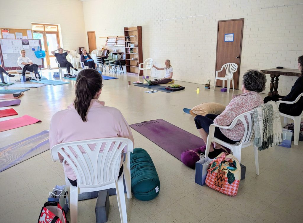 A welcoming small-group pelvic-floor workshop led by Heather
